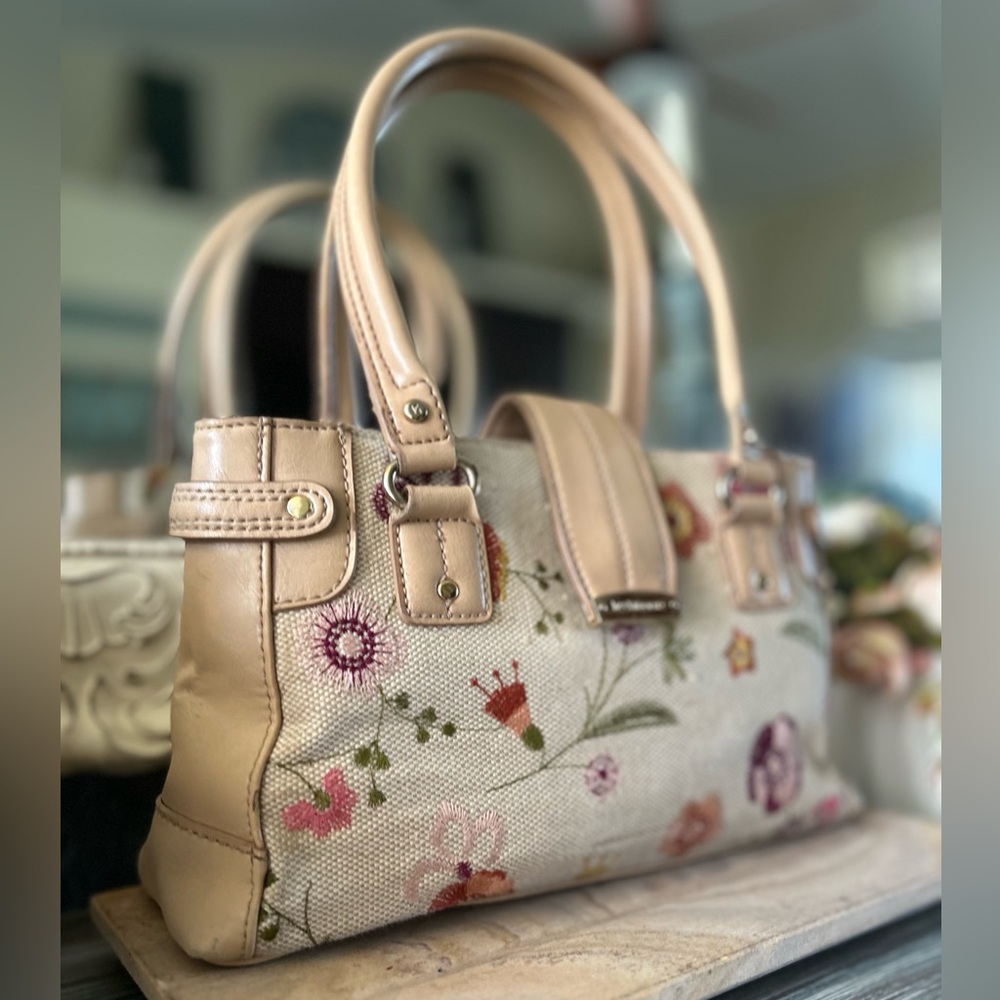 Liz Claiborne Cute Floral & Beige Trim Handbag Purse Satchel - Picture 5 of 15